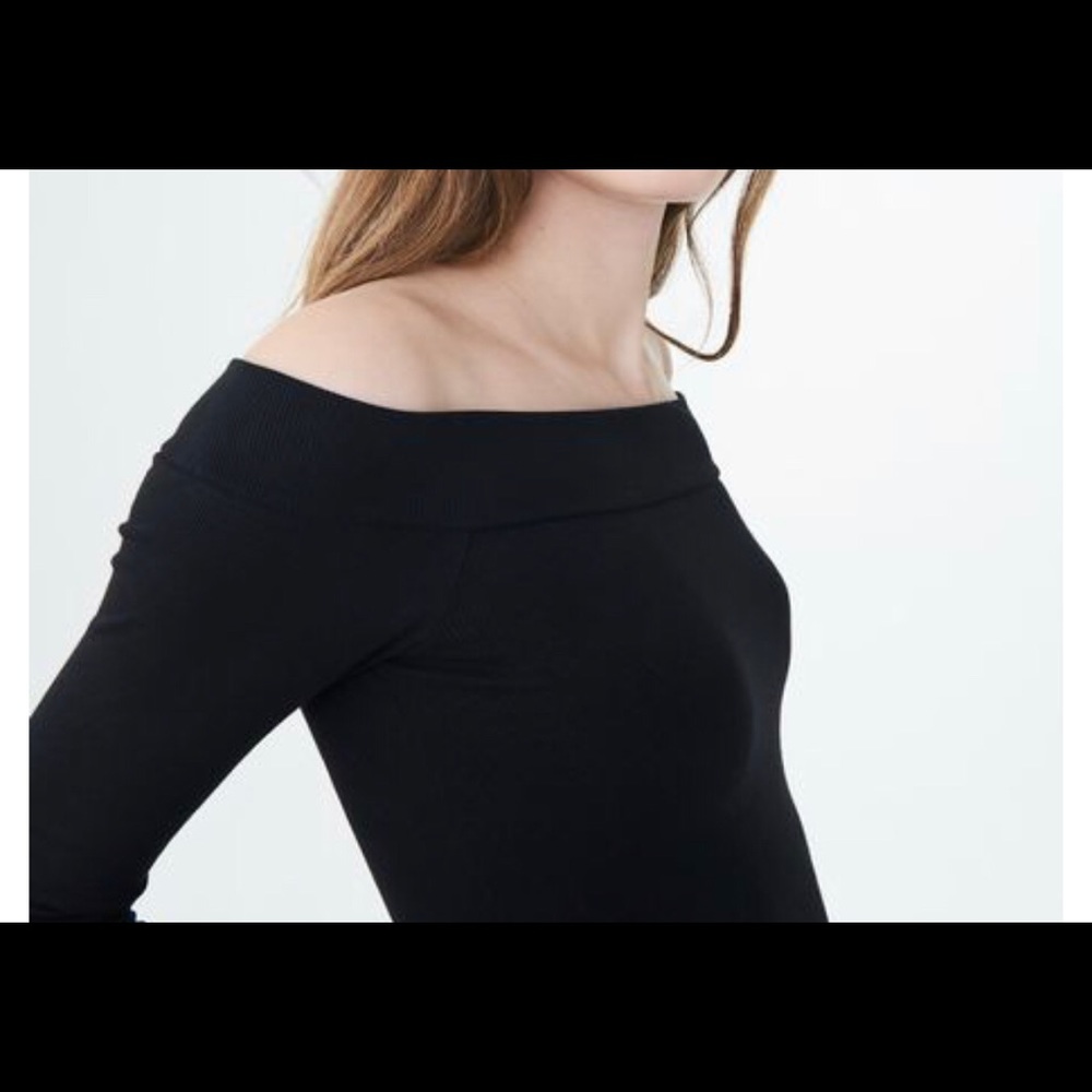 Old navy ribbed off the shoulder shirt